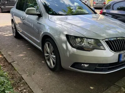 Gebraucht Skoda Superb Elegance 160 PS (117 kW) 2013 Silber Limousine