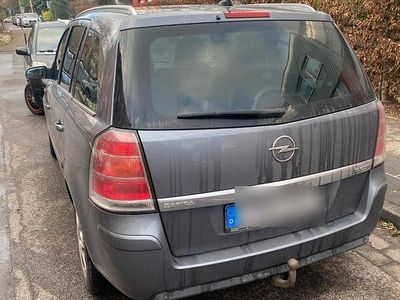 Grau Gebraucht 2007 Opel Zafira Van / Kleinbus | 1.199 € (Fairer Preis)