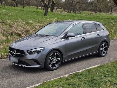 Gebraucht Mercedes B220 Progressive 190 PS (139 kW) 2024 Grau Van / Kleinbus