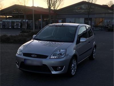 Grau Gebraucht 2008 Ford Fiesta Coupé | 5.300 € (Teuer)
