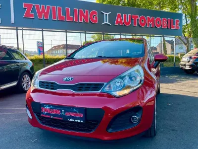 Gebraucht Kia Rio FIFA World Cup Edition 109 PS (80 kW) 2014 Rot Limousine