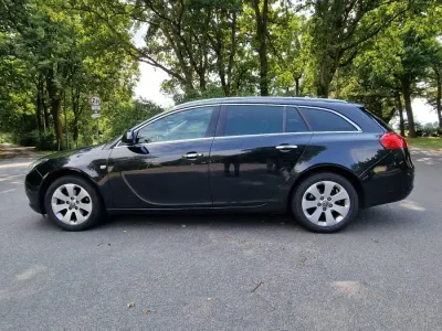 Gebraucht Opel Insignia 140 PS (102 kW) 2012 Schwarz Limousine