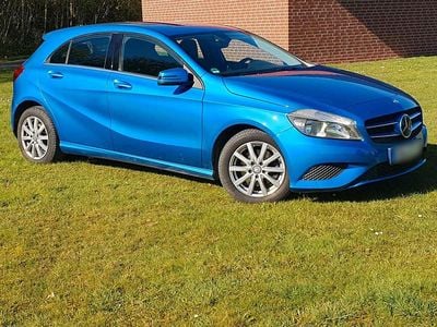 Gebraucht Mercedes A180 122 PS (89 kW) 2013 Blau Limousine