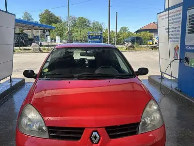 Używany Renault Clio II Campus 58 KM (42 kW) 2006 Sedan/Limuzyna