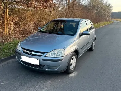 Używany Opel Corsa 80 KM (58 kW) 2004 Srebrny Hatchback
