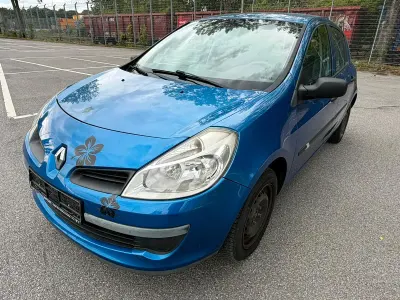 Używany Renault Clio II 75 KM (55 kW) 2006 Niebieski Hatchback