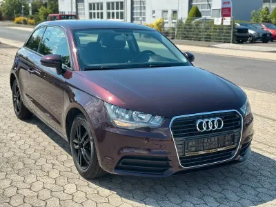 Gebraucht Audi A1 Attraction 86 PS (63 kW) 2012 Rot Kleinwagen