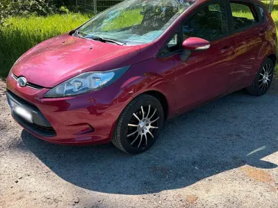 Gebraucht Ford Fiesta 60 PS (44 kW) 2009 Rot Kleinwagen