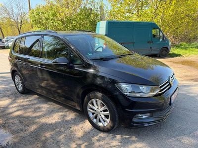 Second-hand VW Touran Comfortline 150 CP (110 kW) 2016 Negru Monovolum