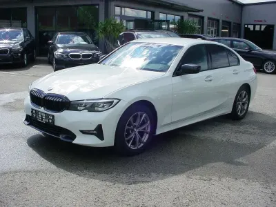 Gebraucht BMW 318 Sport Line 156 PS (114 kW) 2021 Alpinweiss iii Limousine