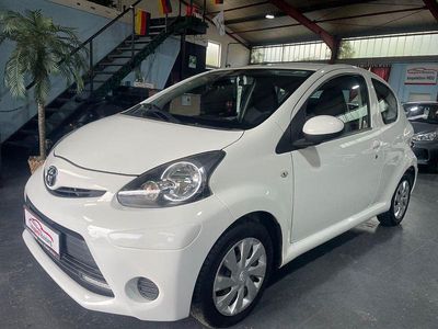 Gebraucht Toyota Aygo 68 PS (50 kW) 2012 Weiß Kleinwagen