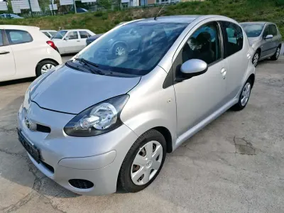 Używany Toyota Aygo City 68 KM (50 kW) 2009 Srebrny Hatchback