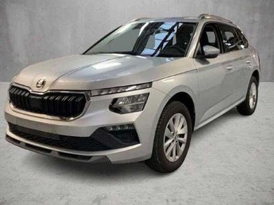 Brillantsilber metallic Gebraucht 2024 Skoda Kamiq Selection SUV | 21.890 € (Guter Preis)