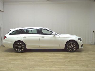 Gebraucht Mercedes E300 Avantgarde 320 PS (235 kW) 2021 Weiss Kombi