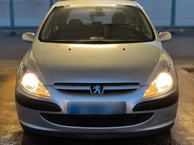 Gebraucht Peugeot 307 106 PS (77 kW) 2002 Silber Coupé