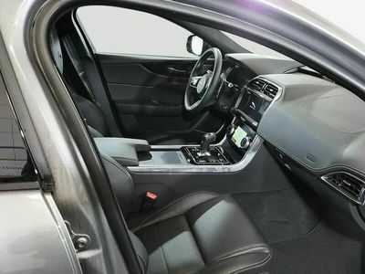 gebraucht Jaguar XE D200 Aut. R-Dynamic Black 150 kW, 4-türig (Diesel)