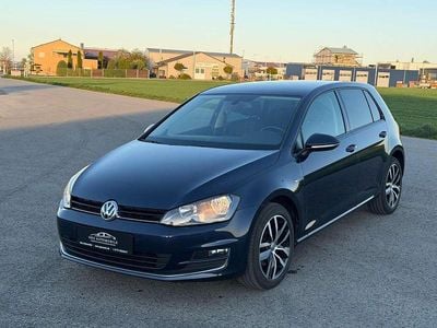 Gebraucht VW Golf VII LOUNGE 125 PS (91 kW) 2016 Night blue metallic Kleinwagen