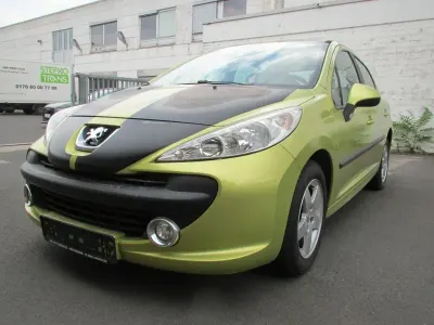 Gebraucht Peugeot 207 Urban Move 95 PS (69 kW) 2009 Grün Limousine