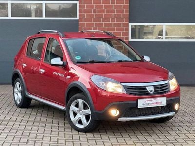 Rot Gebraucht 2011 Dacia Sandero Stepway Limousine | 5.999 € (Teuer)