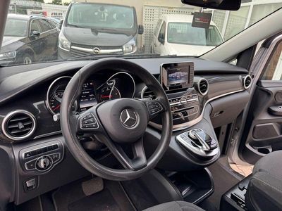 Mercedes V220