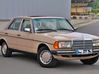 Beige Gebraucht 1984 Mercedes 230 Limousine | 19.000 €