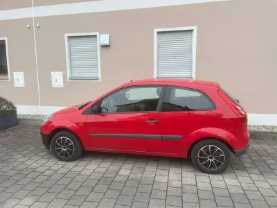 Gebraucht Ford Fiesta 80 PS (58 kW) 2005 Rot Kleinwagen