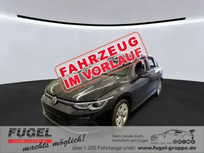 Gebraucht VW Golf VIII Life 131 PS (96 kW) 2022 Deep black perleffekt Limousine
