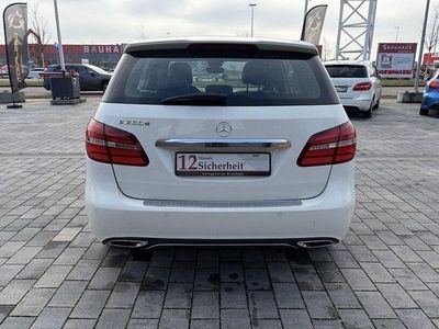 Usado Mercedes B200 Urban 136 HP (100 kW) 2016 Branco Monovolume