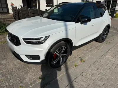 Käytetty Volvo XC40 R-Design 190 HP (139 kW) 2019 Valkoinen Katumaasturi