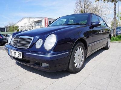 Second-hand Mercedes E320 Elegance 224 CP (164 kW) 2000 Albastru Berlinǎ
