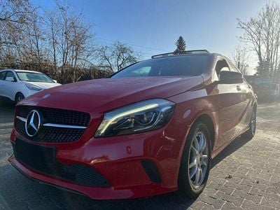 Gebraucht Mercedes A180 109 PS (80 kW) 2017 Rot Limousine