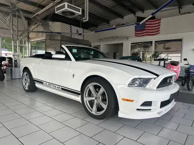 Gebraucht Ford Mustang 305 PS (224 kW) 2013 Weiß Cabrio