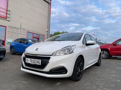 Gebraucht Peugeot 208 Active 82 PS (60 kW) 2018 Weiß Kleinwagen