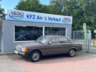 Usata Mercedes 300 80 CV (58 kW) 1978 Marrone Berlina