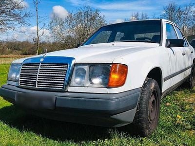 Usata Mercedes E260 160 CV (117 kW) 1988 Bianco Berlina