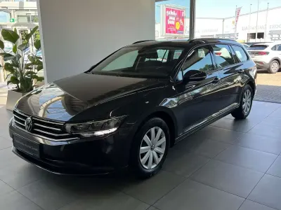 Gebraucht VW Passat 122 PS (89 kW) 2023 Grau Kombi