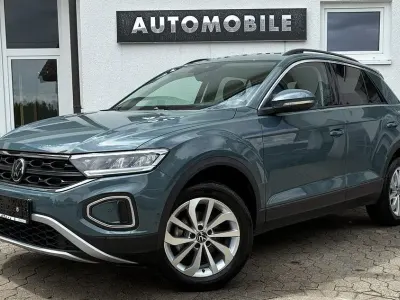 Gebraucht VW T-Roc 150 PS (110 kW) 2025 Petrol blue metallic SUV