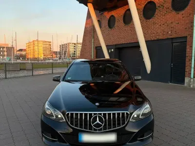 Gebraucht Mercedes E220 Elegance 170 PS (125 kW) 2013 Schwarz Limousine