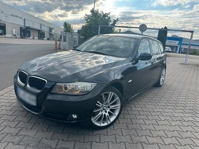 Gebraucht BMW 320 184 PS (135 kW) 2011 Schwarz Kombi