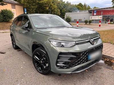 Second-hand VW Tayron R-line 193 CP (141 kW) 2025 Verde SUV