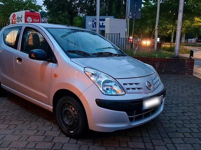 Gebraucht Nissan Pixo 67 PS (49 kW) 2010 Silber Kleinwagen