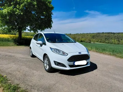Gebraucht Ford Fiesta Titanium 101 PS (74 kW) 2016 Weiß Kleinwagen