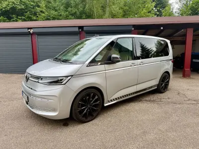 Gebraucht VW Multivan Style 204 PS (150 kW) 2023 Silber Van / Kleinbus