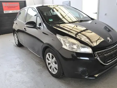 Gebraucht Peugeot 208 Active 95 PS (69 kW) 2012 Schwarz Kleinwagen