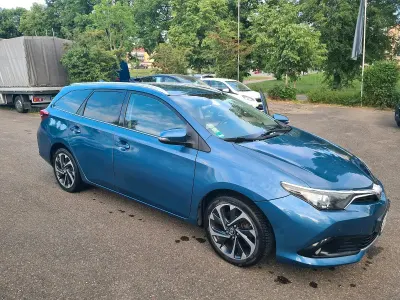 Gebraucht Toyota Auris 2015 Violet Kombi