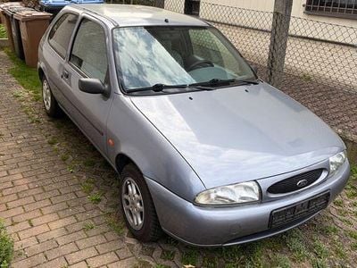Begagnad Ford Fiesta Style 60 HK (44 kW) 1997 Silver Halvkombi