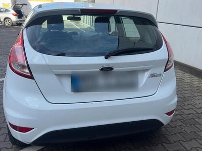 Gebraucht Ford Fiesta 70 PS (51 kW) 2013 Weiß Kleinwagen