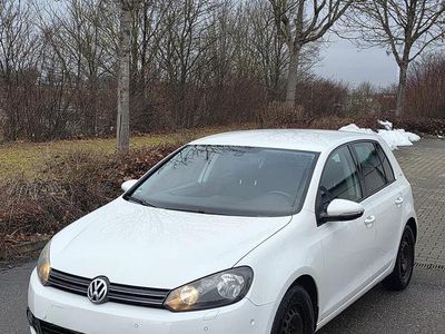 Gebraucht VW Golf VI 105 PS (77 kW) 2010 Weiß Kleinwagen
