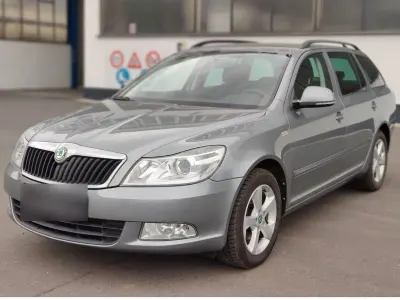 Gebraucht Skoda Octavia Family 105 PS (77 kW) 2012 Grau Kombi