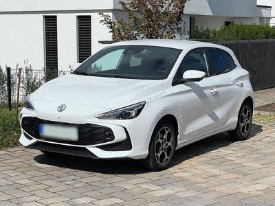 Second-hand MG MG3 Luxury 194 CP (142 kW) 2023 Alb Hatchback